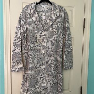 Haven Well Within : Paisley Button-Up Nightshirt in Gray & White. XL